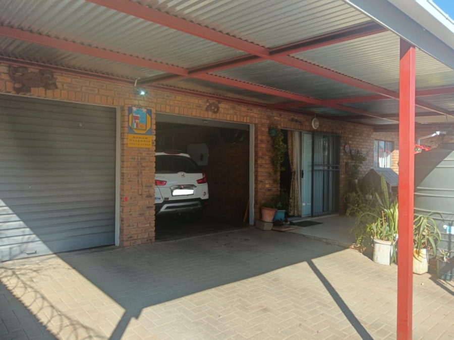 2 Bedroom Property for Sale in Verwoerdpark Northern Cape